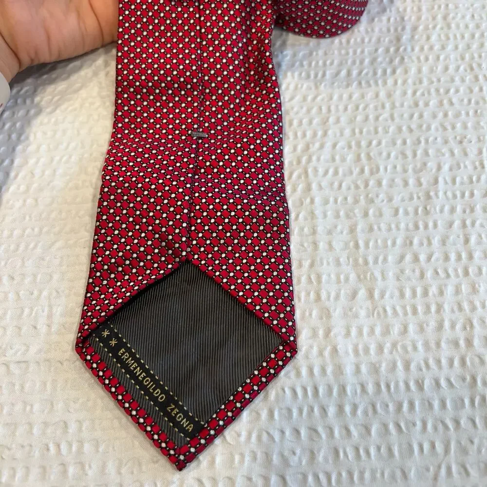 Ermenegildo Zegna red 100% silk tie with geometric pattern